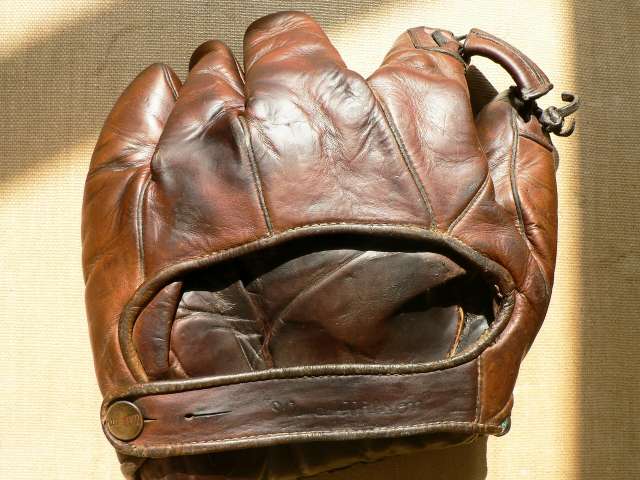 Rogers Hornsby Wilson 648L Back